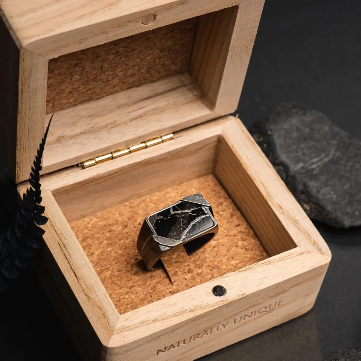 Holzkern Ringe|Schmuck^Binomial Ring