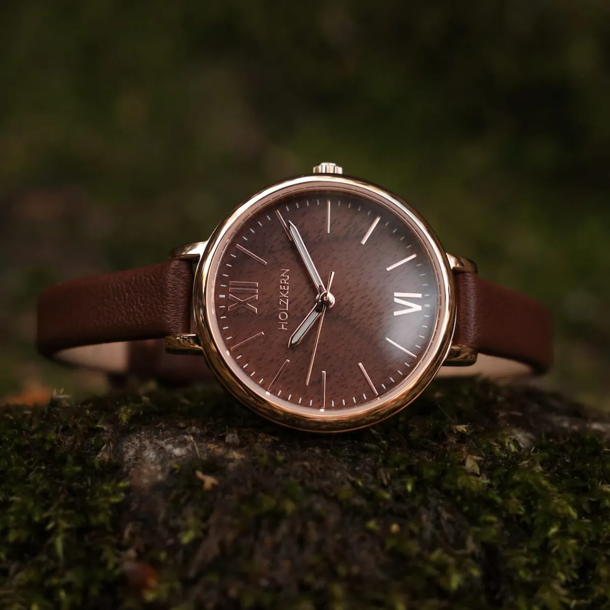 Holzkern Uhren^Shirin